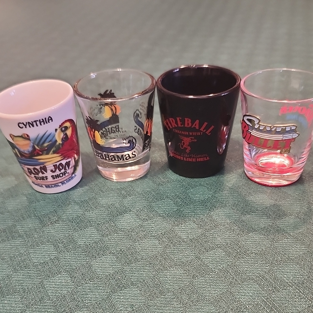 Lot of 4 shot glasses - Misc